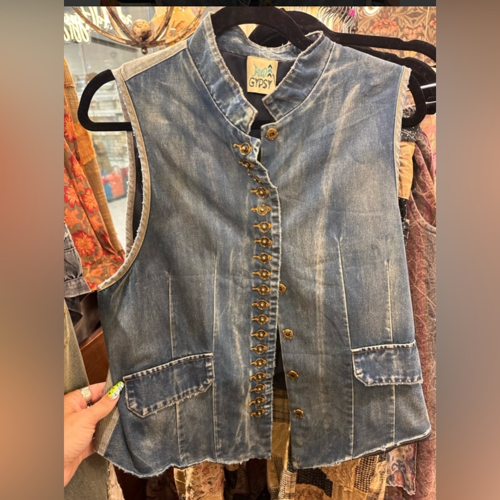 Gypsy Denim Sleeveless Button-Front Tunic in Faded Blue